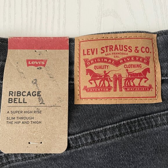 Levi's Women's Ribcage Bell Jeans 31x32 Black Super High Rise Flare Denim Slim - Picture 8 of 9